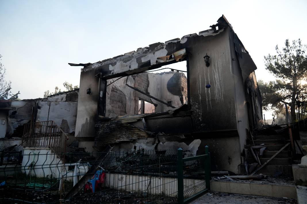 İzmir'de yangın felaketi: Seferihisar'da yazlık siteler küle döndü 15